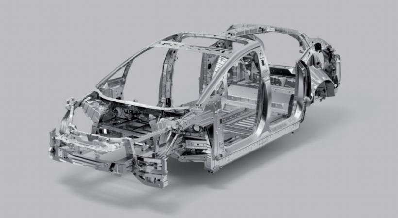 为什么车壳那么脆弱，车的外壳是铁还是塑料