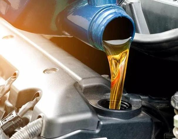 小车加机油为什么会留一点 汽车机油少了一点有没有影响