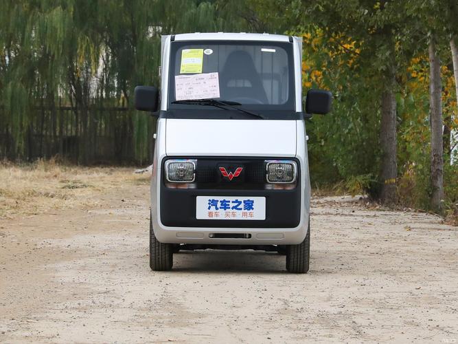五菱汽车3一5万元新车,五菱e10电动汽车2022新款报价