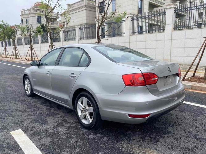 2012年大众速腾新车:简洁时尚的驾驶体验