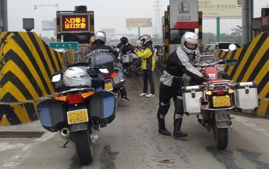 新疆摩托可以上高速为什么不给加油 青海为什么不给摩托车加油