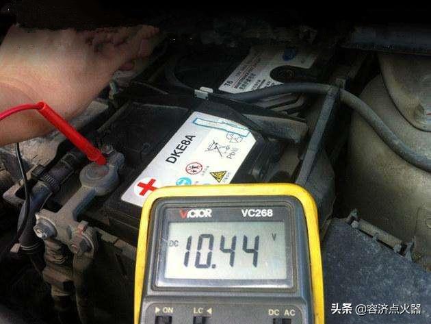 为什么汽车电压大于12V？12v汽车电瓶正常电压是多少