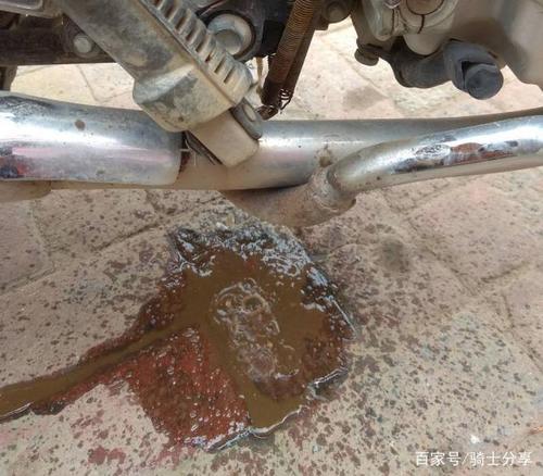 摩托车油箱为什么会渗油，摩托车油箱漏油修补视频