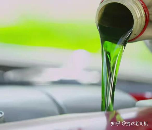 新保养添加的机油为什么颜色很深，正常机油的颜色