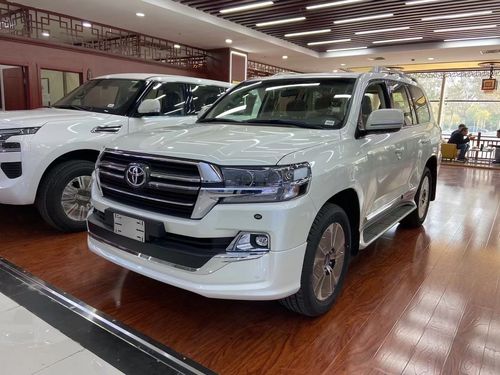 陆地巡洋舰5700v8报价？2023款兰德酷路泽5700v8顶配售价