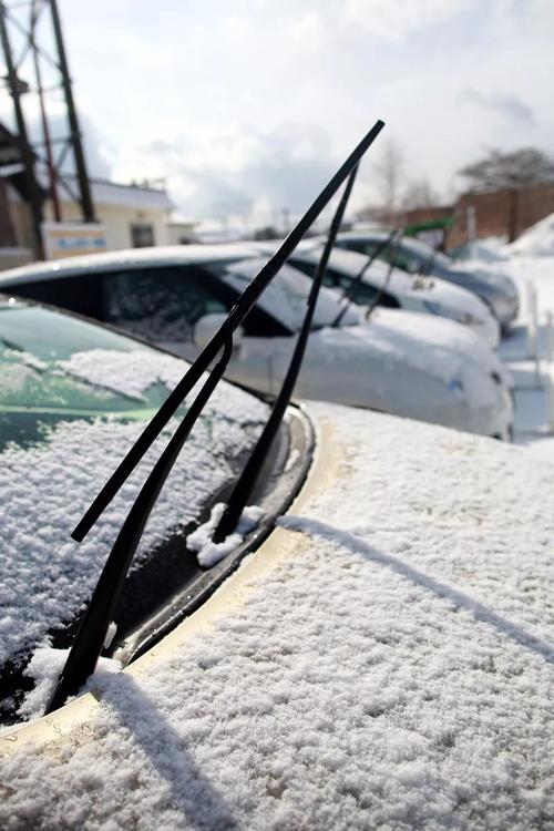 下雪为什么雨刷竖起来，停车把雨刮器立起来是什么意思