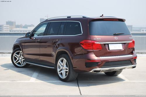 奔驰GL500:舒适豪华的旗舰SUV