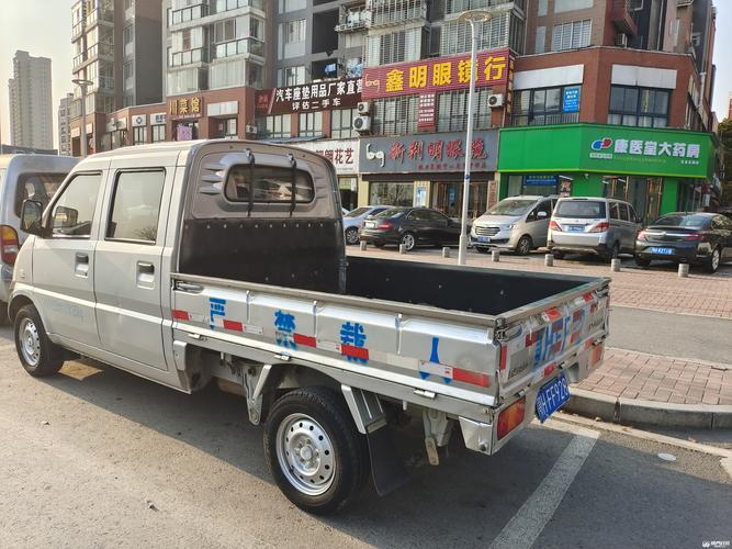 新款五菱双排小货车 新车五菱小货车1.5双排全款落地价