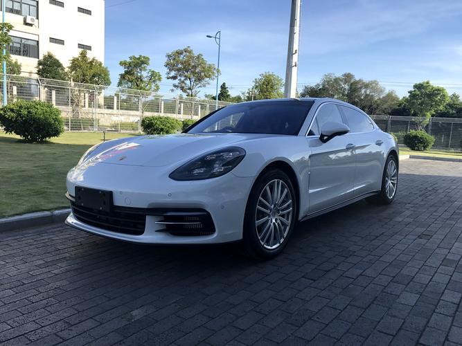 保时捷panamera4价格 保时捷panamera4行政加长有标准天窗吗