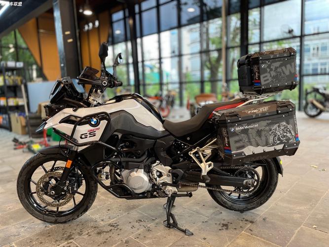 宝马摩托车750—拥抱自由的极致之选