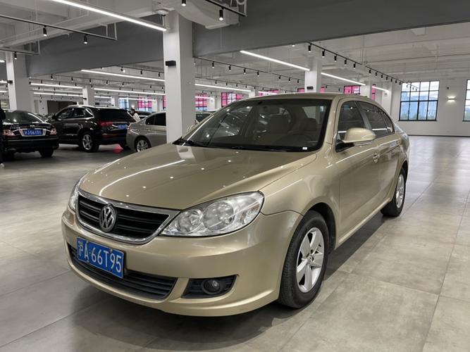 2012款上汽大众朗逸的油耗,朗逸款报价