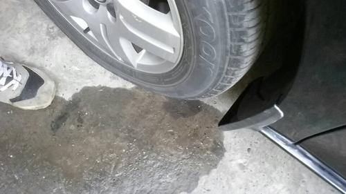 汽车前轮挡泥板有水为什么(新车车子4个挡泥板处滴水)