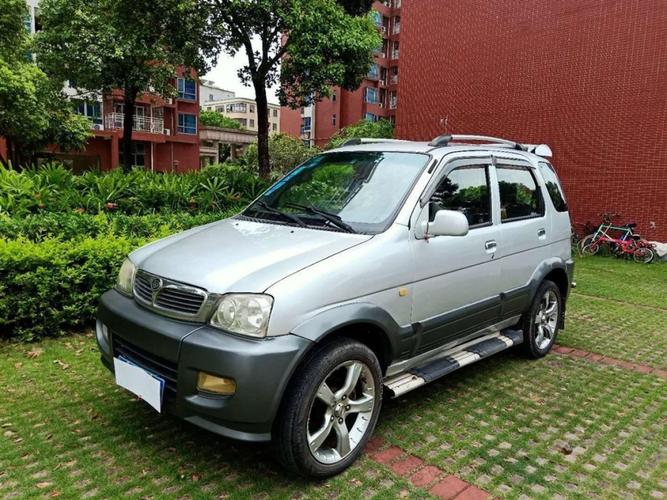 众泰2008参数配置?众泰2008四驱整备质量是多少