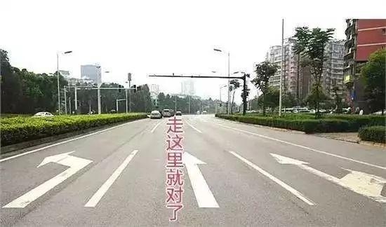 为什么开车都走中间车道 怎么判断走哪条车道