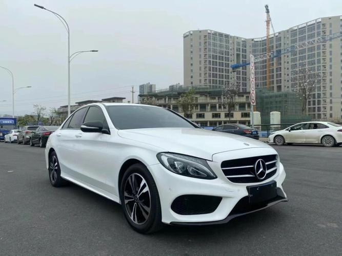奔驰c级260,奔驰c260和c200哪个更值得买