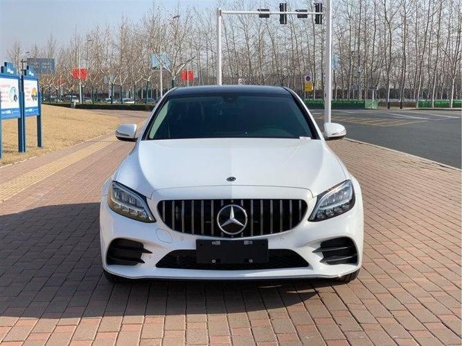 奔驰c级260,奔驰c260和c200哪个更值得买