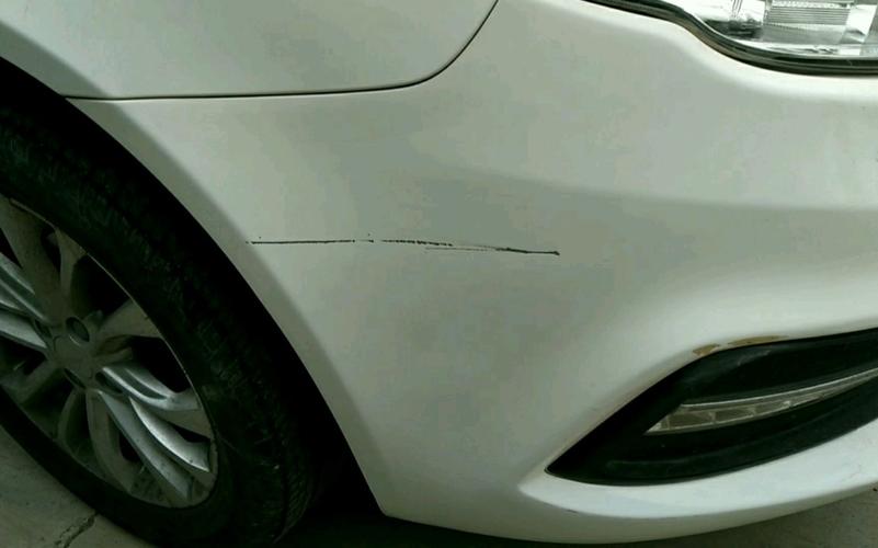 为什么汽车会有划痕 怎么判断汽车划痕是什么导致