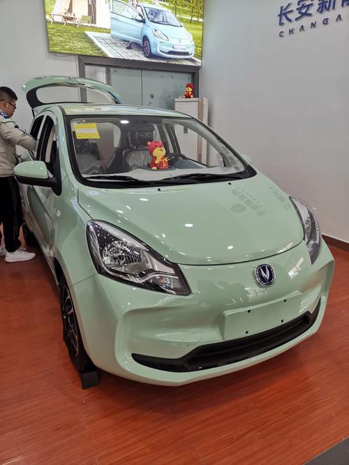 长安奔奔E-star:7万块的新能源小车能有何表现