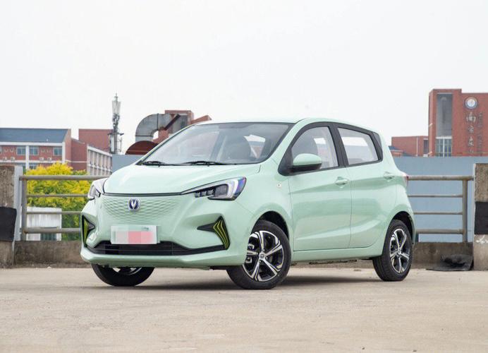 长安奔奔E-star:7万块的新能源小车能有何表现