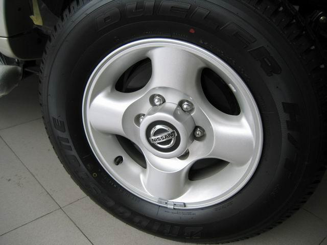 尼桑帕拉丁参数 郑州日产尼桑帕拉丁的轮胎是什么型号的