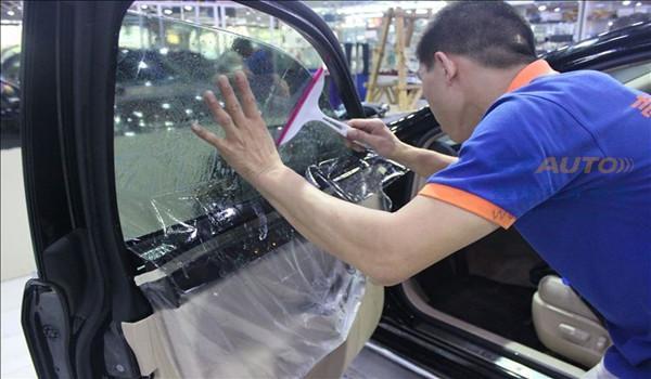 汽车玻璃膜怎么贴 汽车的贴膜是怎么贴上去的