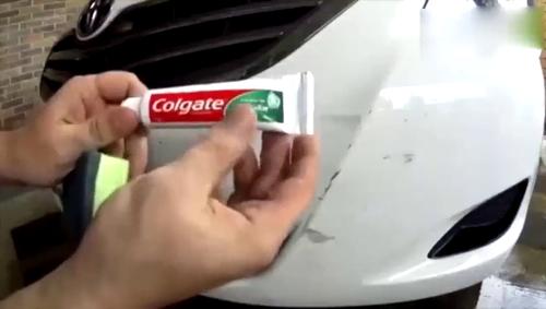 汽车划痕处理妙招牙膏(汽车划了一道,可以用牙膏处理吗)