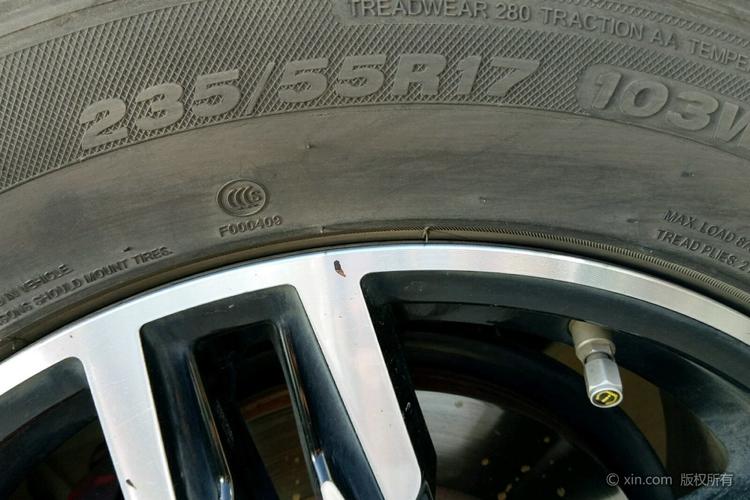 众泰大迈x5轮胎型号(众泰大迈x5原车轮胎是21565R16能装21565R15的轮胎吗)