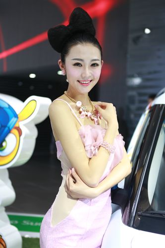 2014年北京车展车模(2014北京车展见到的车模,谁知道她是谁,求分享车展照片)