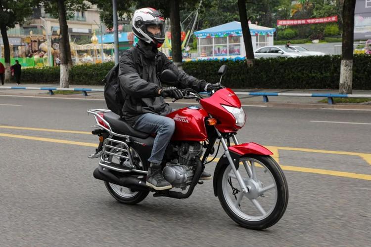 新款五羊本田150摩托车(新大洲本田cbf150-R,这款车值得入手吗)