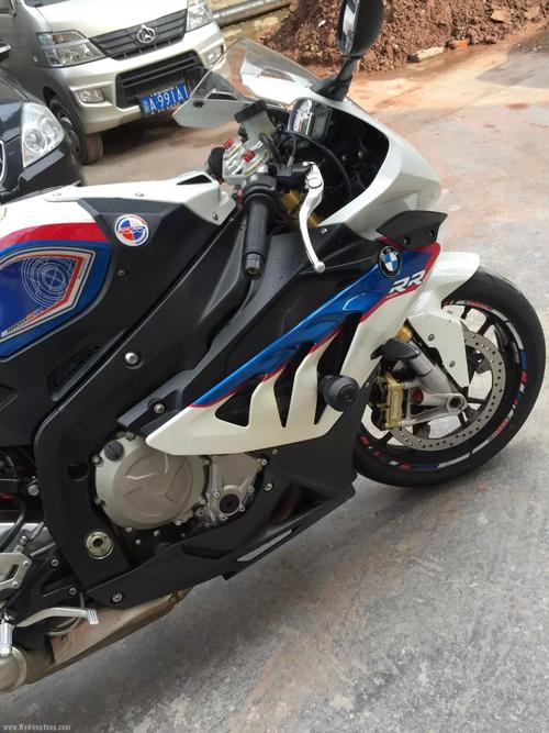 宝马s1000rr油耗(型号为宝马s1000rr摩托车100公里基本油耗是多少L)
