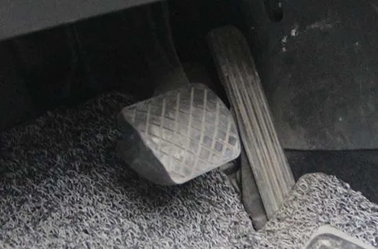 汽车品牌油门声 车油门声音大感觉无力
