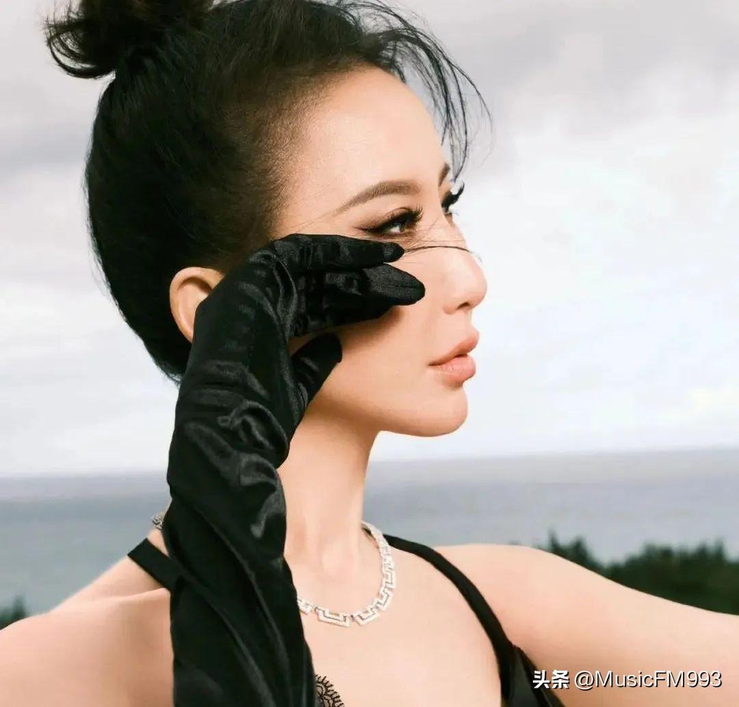 李玟代言汽车品牌，优雅与动感的完美融合