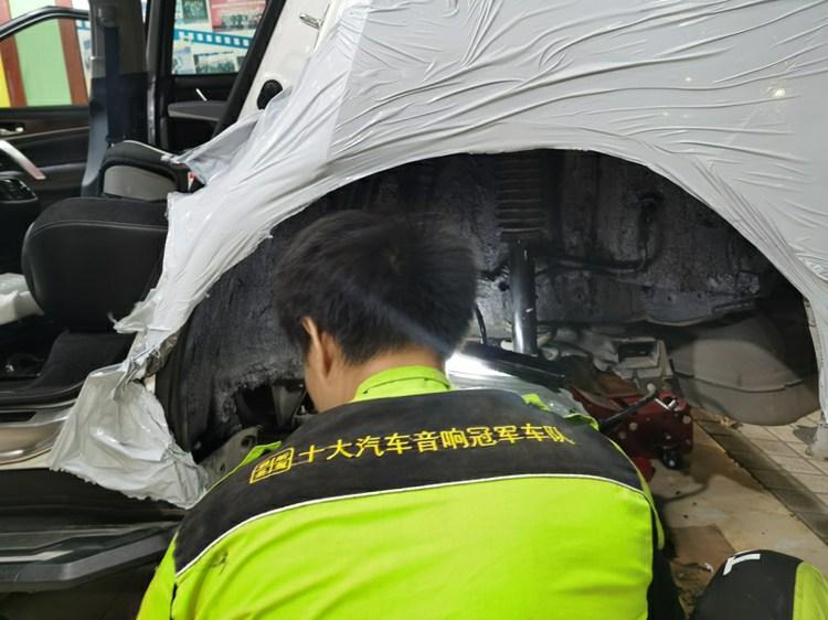 各大汽车品牌出厂音响对比评测，谁才是真正的音乐大师？