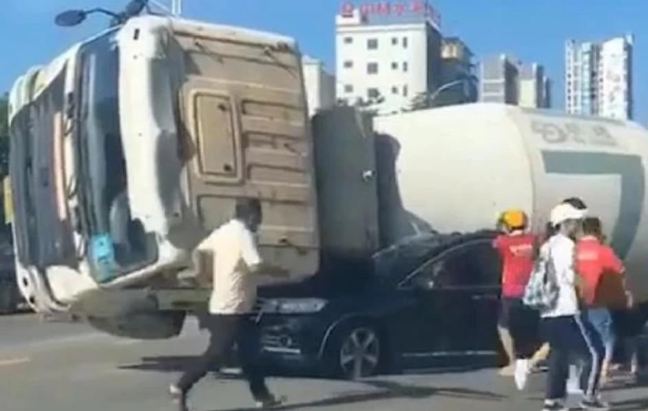 哈弗汽车品牌广告探索无限可能，驾驭未来，领略智能科技的魅力