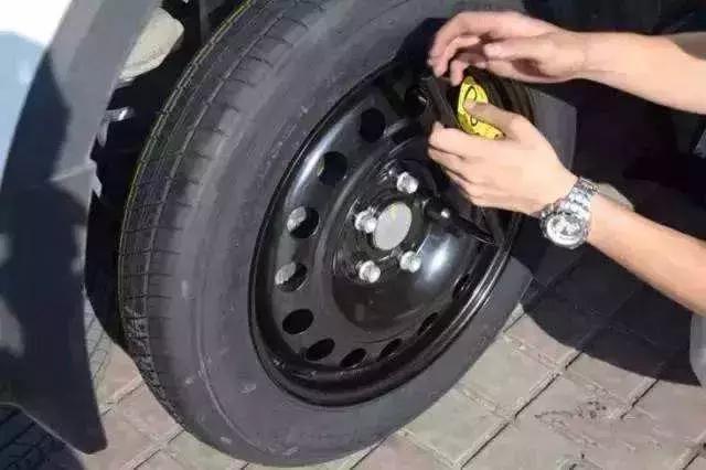 不同花纹的汽车品牌，探索独特设计与品牌故事
