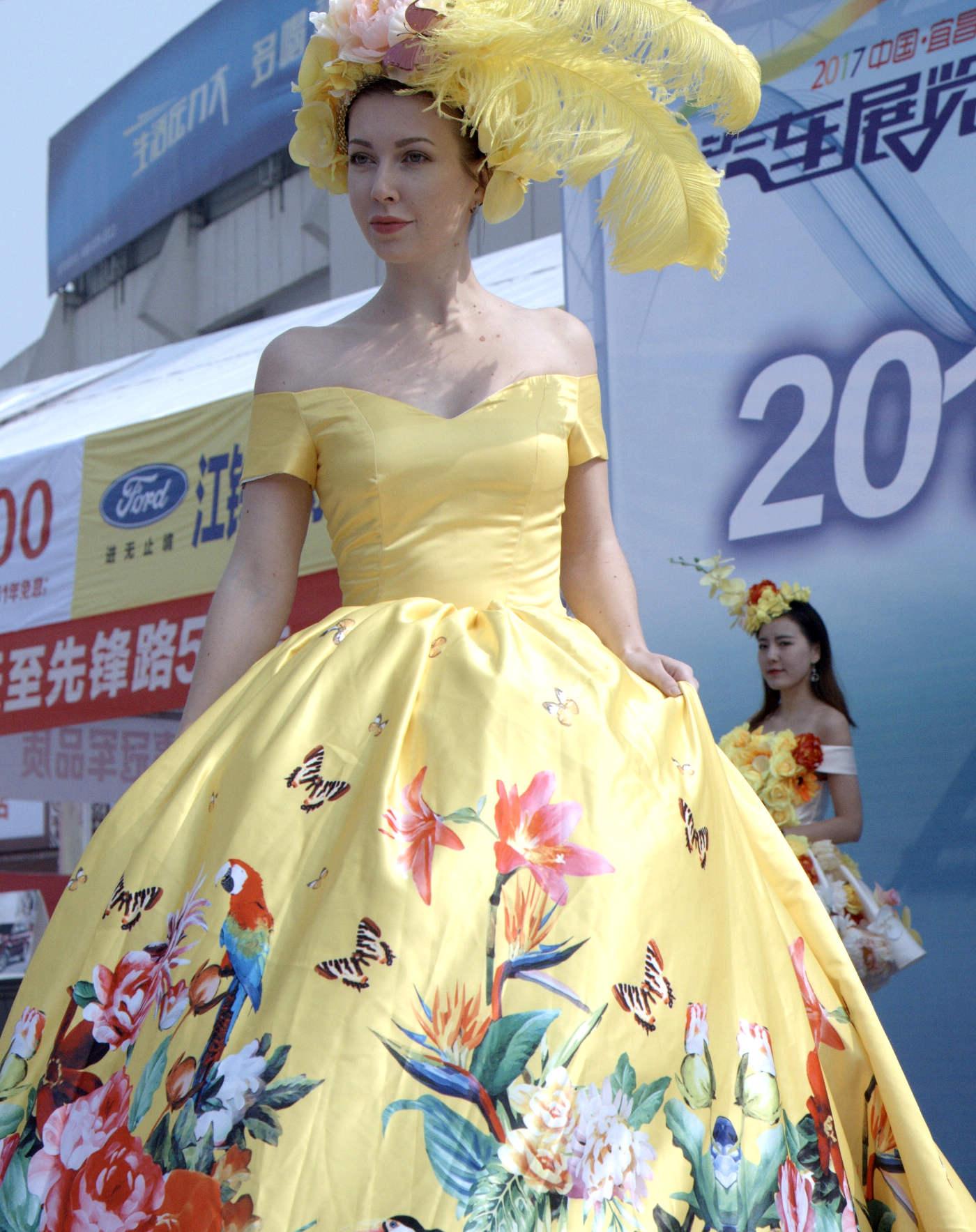 汽车品牌员工服装大全——展现企业文化的视觉语言