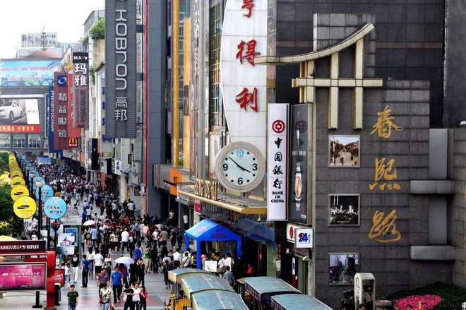 吴中路上的汽车品牌的繁华世界
