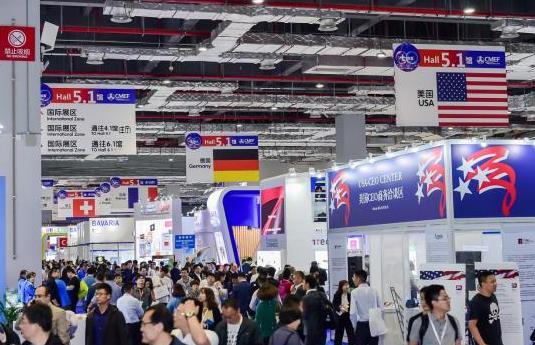 国外汽车品牌碰撞试验视频，安全与创新的较量